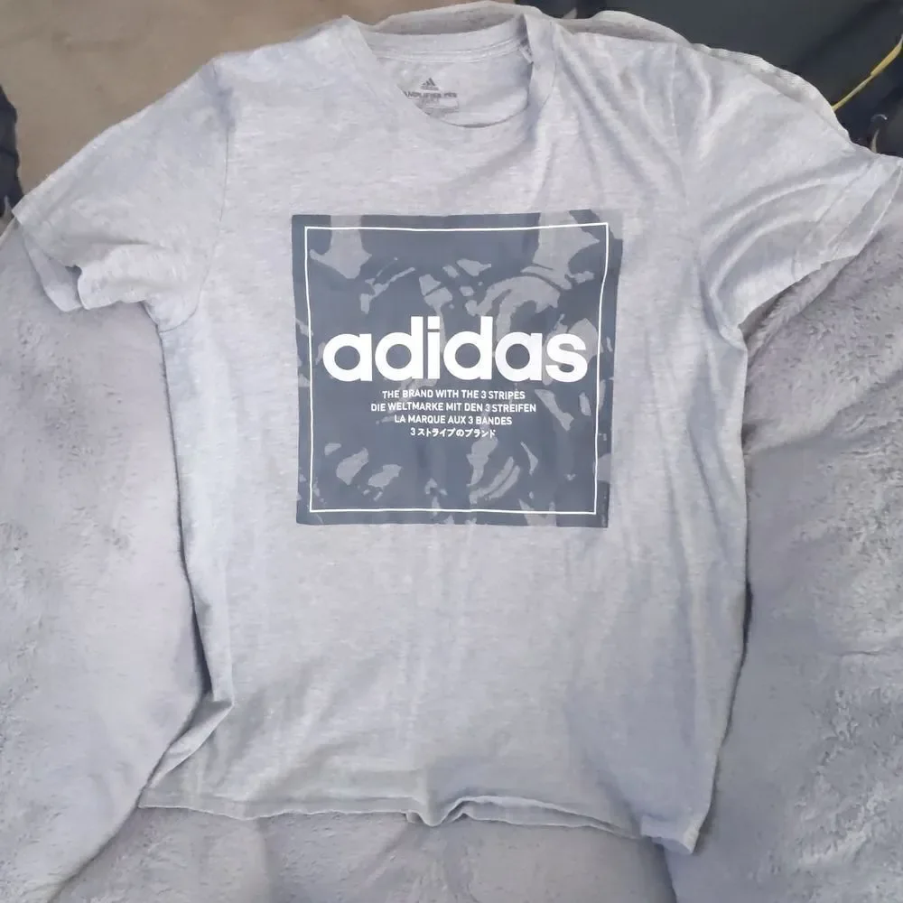 Men's Adidas amplifier tshirt gray size medium